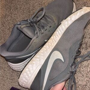 pretty new nike runner shoes